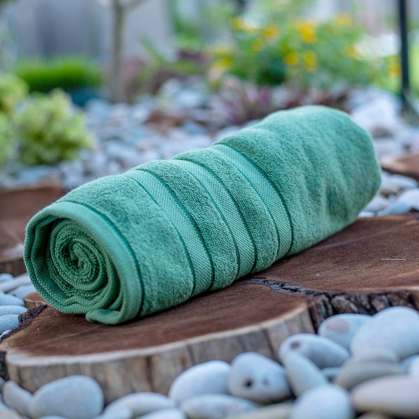 Bath towel dark green