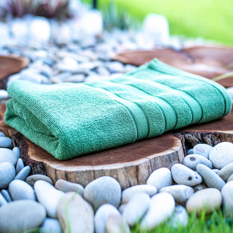 Bath towel dark green