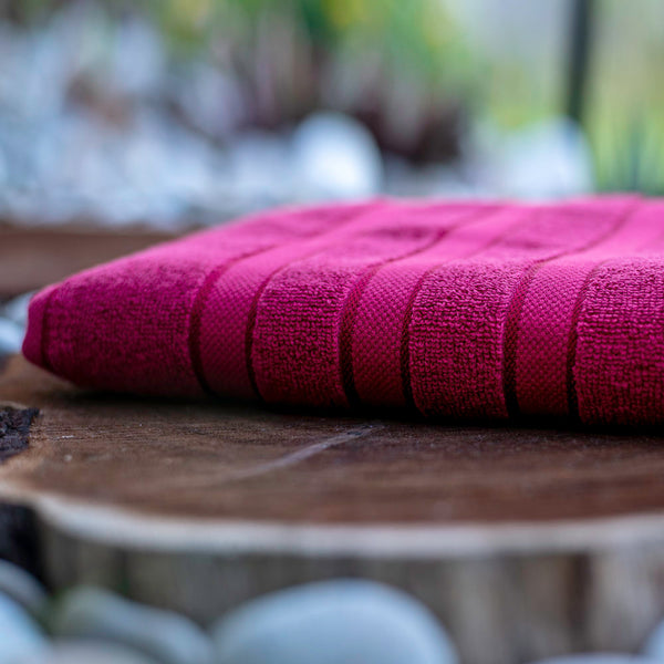 Bath towel red